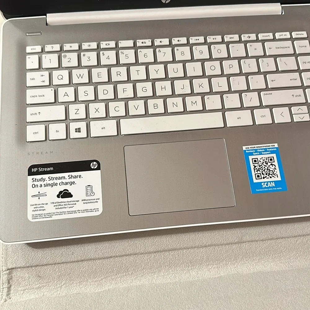 Hp Stream like new. Excellent condition, charger included